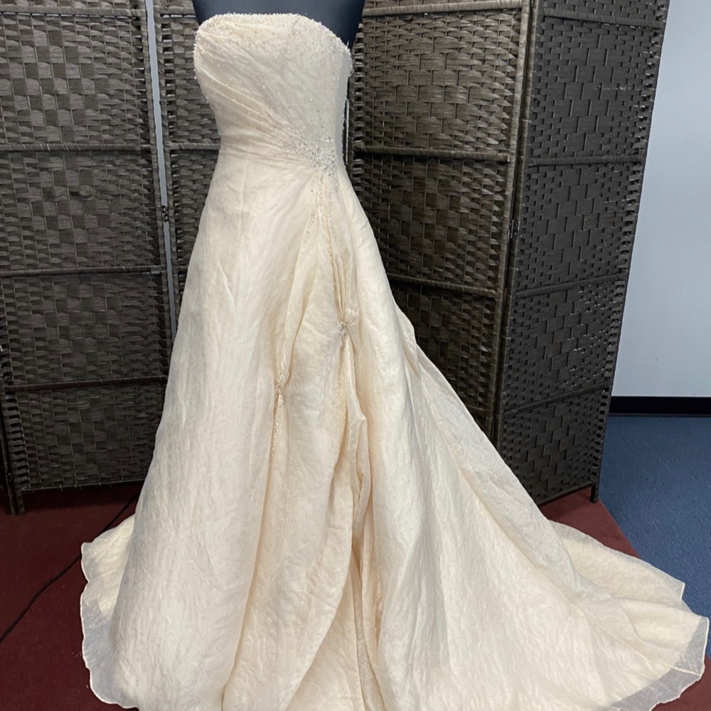 Maggie Sottero Stunning Size 10 Wedding Couture On Sale!!